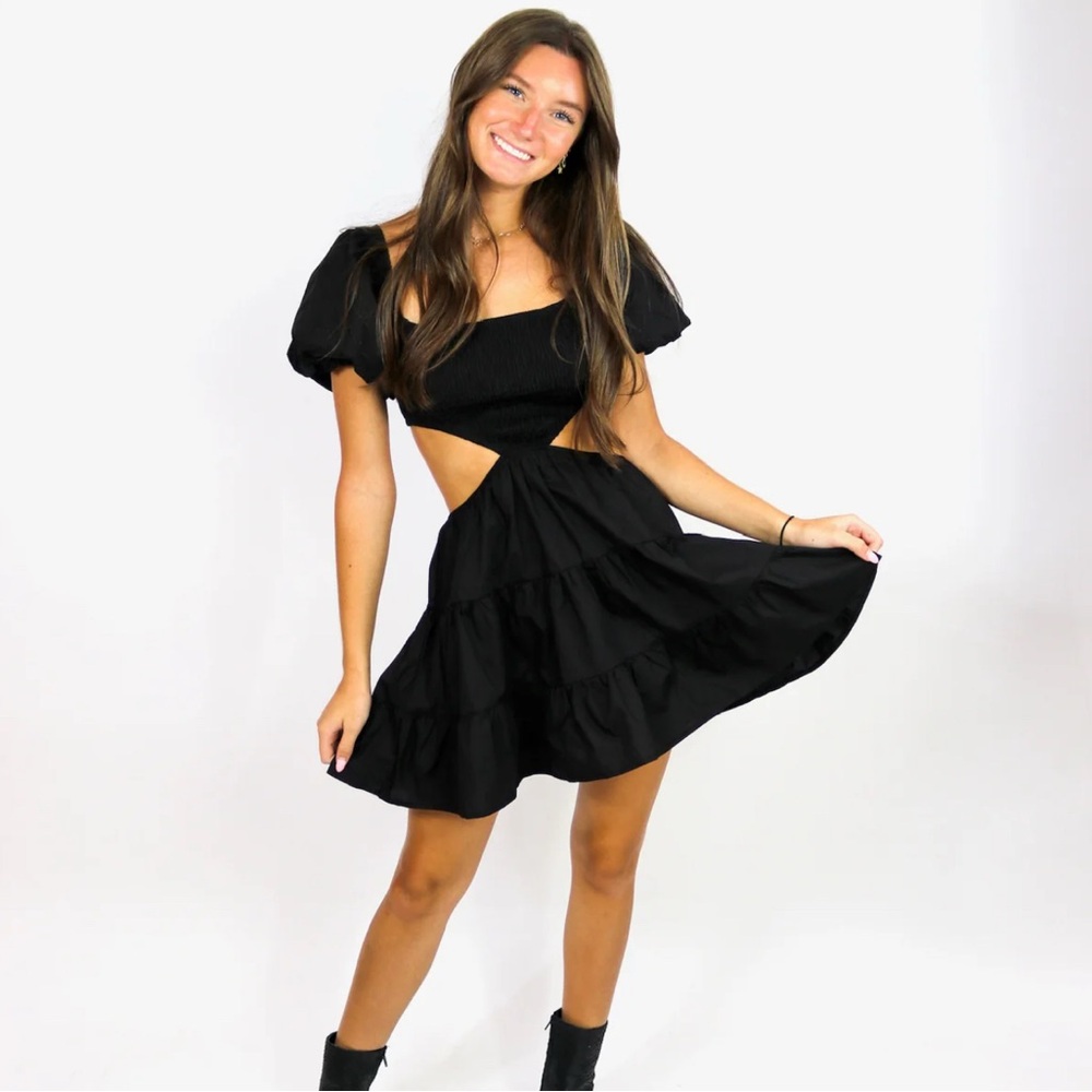 LEANI Black Cutout Puff Sleeve Dress <<<267>>>